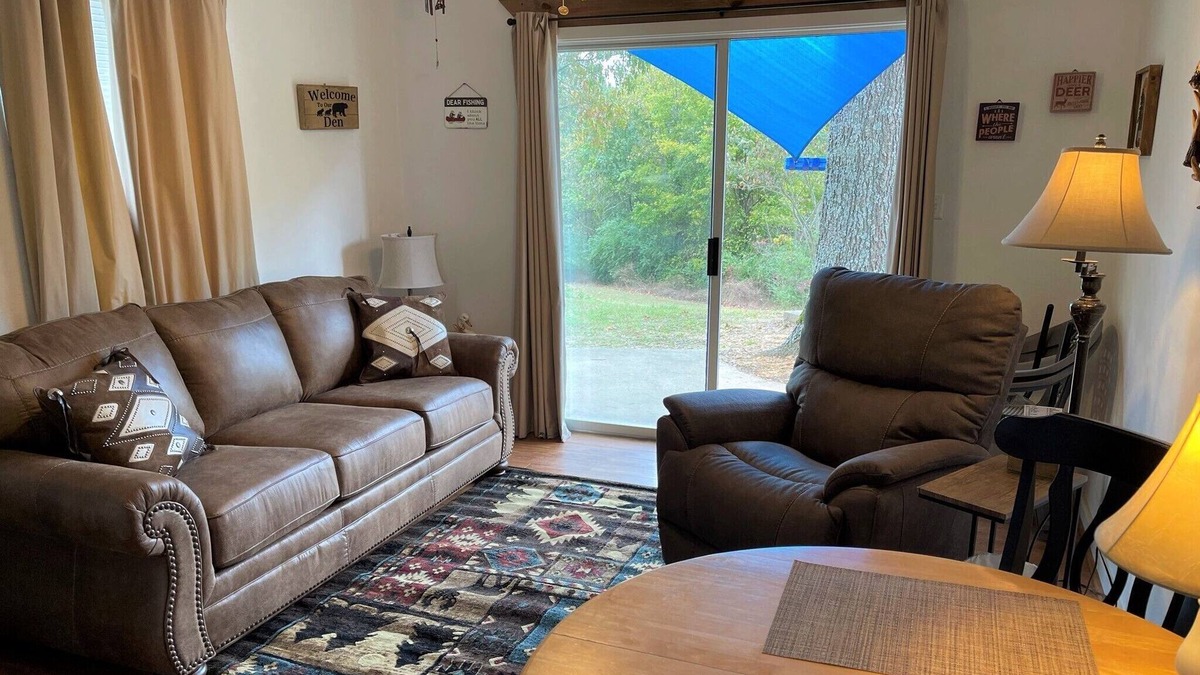 Mountain View Cottage | " The Lodge" Cottage on edge of town w/ Scenic View