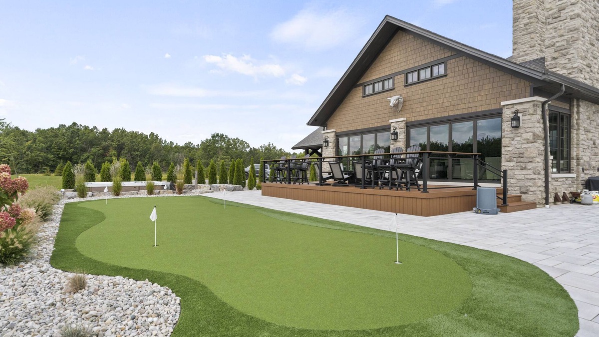 Town of Essex Cabin | The Lodge - Experience Unmatched Luxury at Our Spectacular Location In Harrow