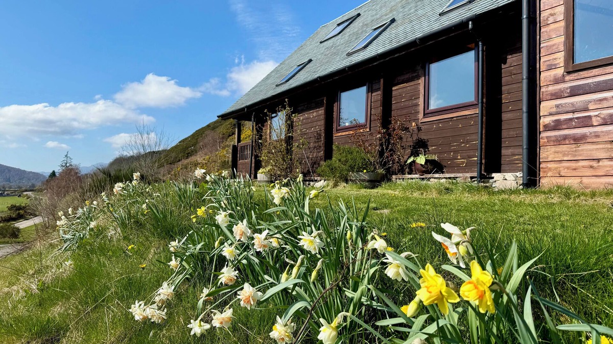 Glen Urquhart Cottage | THE LODGE, family friendly, with open fire in Beauly