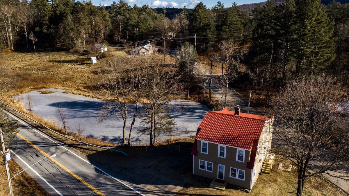 North Creek House | The Lodge House - Centrally Located Cheerful 5BR - Minutes to Gore!