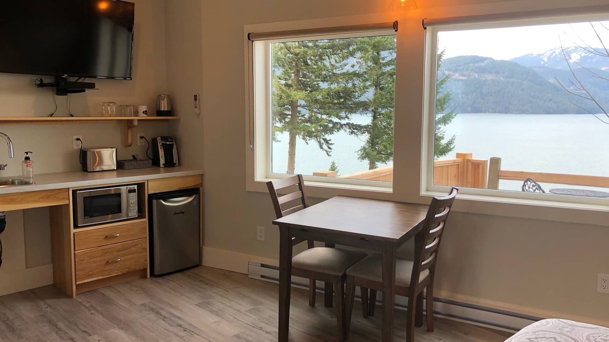 Harrison Hot Springs Cabin | "The Lodge on Harrison Lake" Guest Suite 4 Wheelchair Accessible