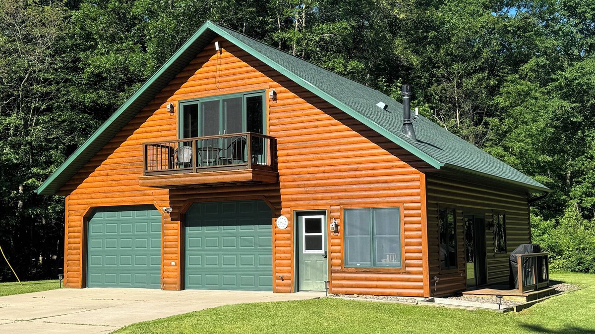 New Auburn Cabin | The lodge on Sand Lake. Your place to unwind and enjoy nature.