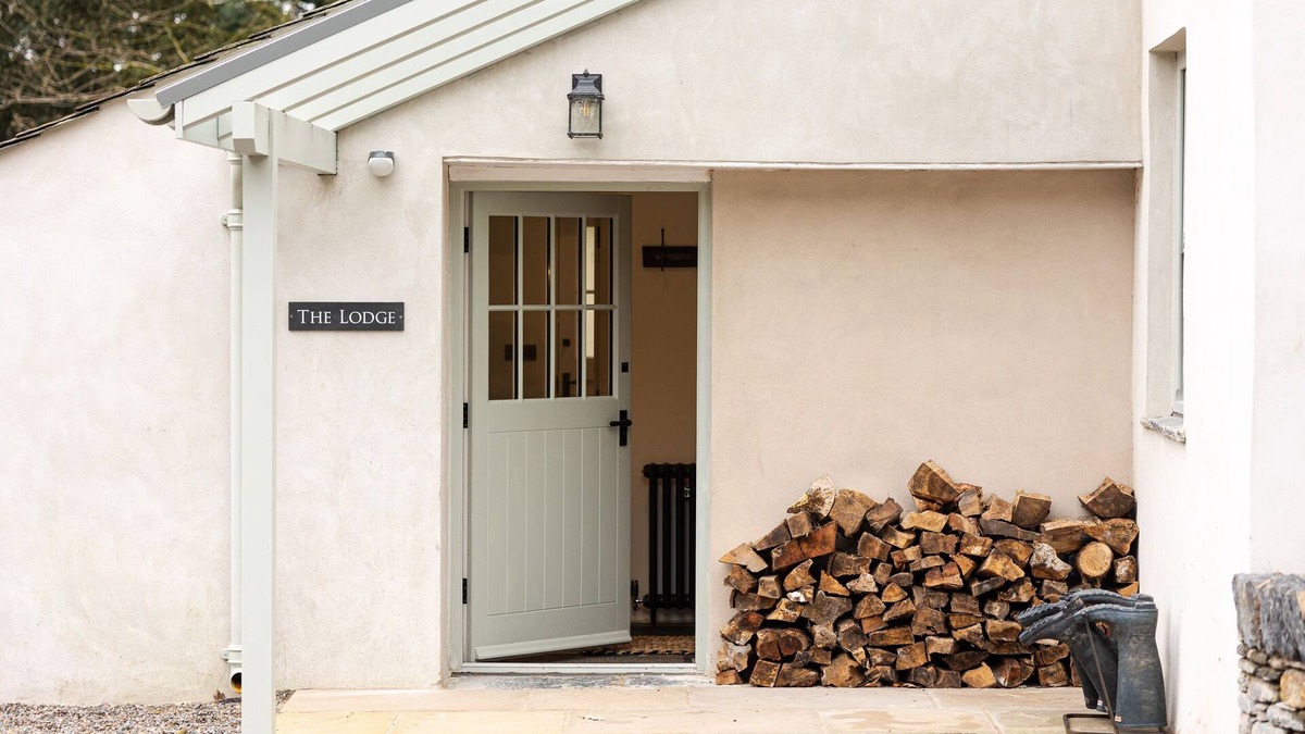 Newby Bridge Cottage | THE LODGE, pet friendly, country holiday cottage in Newby Bridge