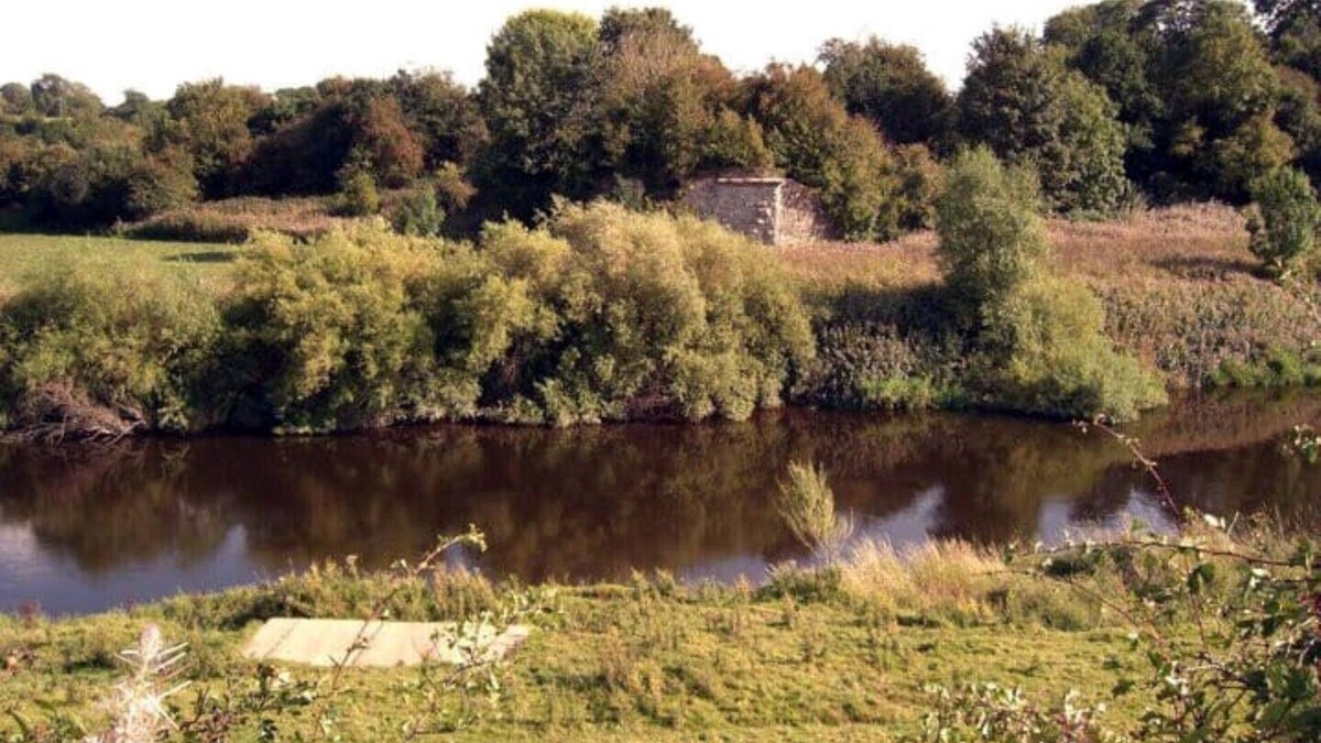 Stoney Stretton Cottage | The Lodge, Shrawardine Castle, hot tub,wild swim