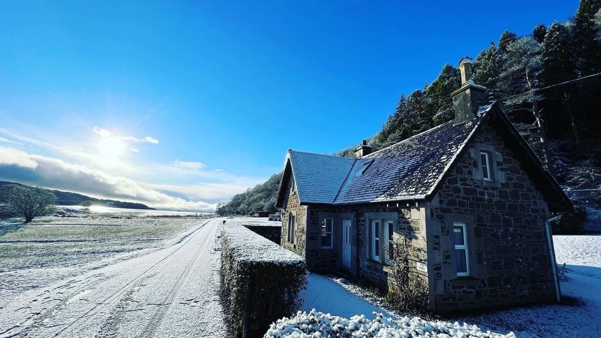 Lochgilphead Cottage | The Lodge Sleeps 6 - Private Cosy Cottage, Pets Welcome, Large Garden