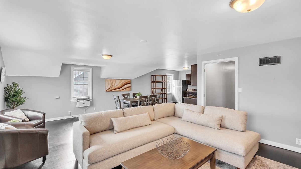 Middlebury House | The Loft 3BR Apartment with Scenic Deck