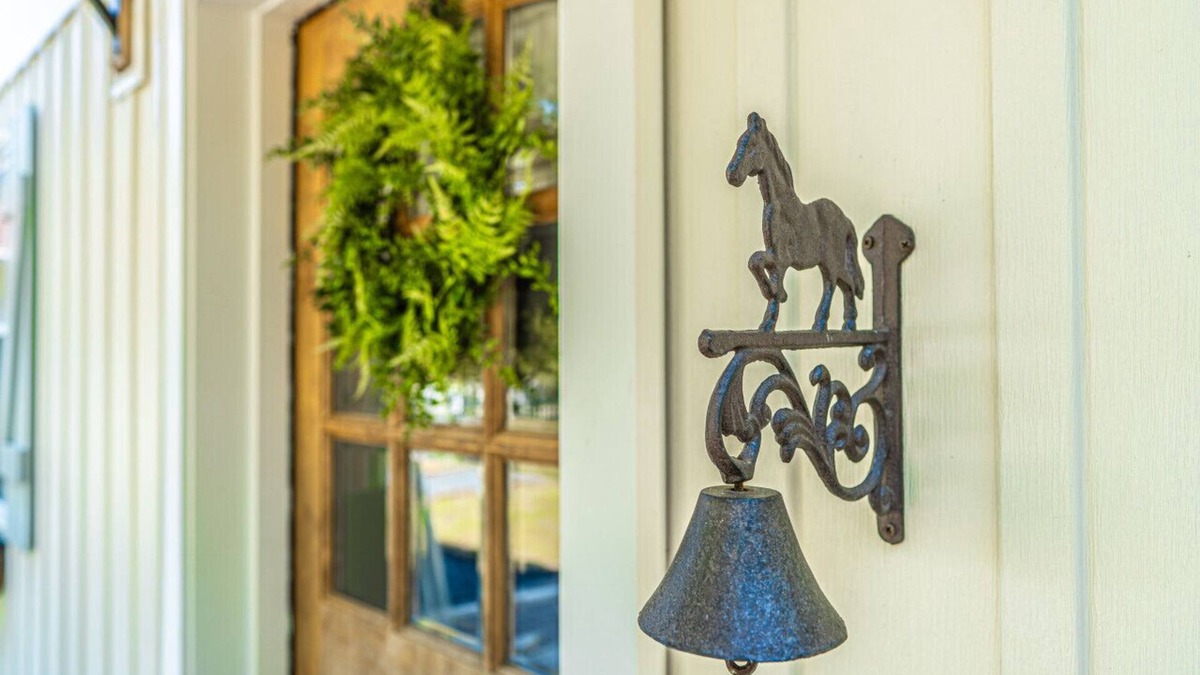 Pinebluff Cottage | The Loft and Mane Cottage - Romantic Getaway