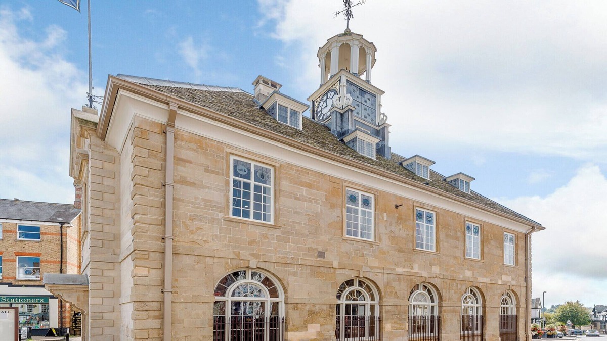Brackley Cottage | The Loft at Brackley Town Hall
