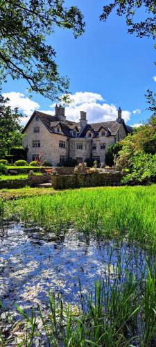Llanvair Kilgeddin Apartment | The Loft at Goytre Hall