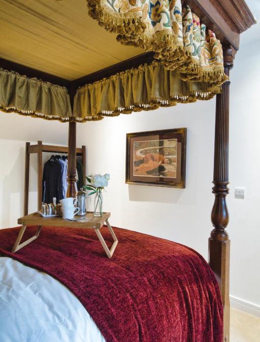 Cheltenham Apartment | The Loft at Hewletts Farm - Stunning Apartment on The Cotswold Way Close to Cheltenham
