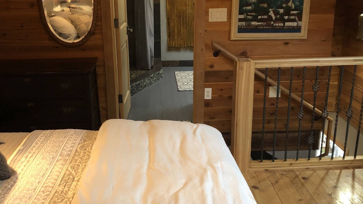 Weaverville House | The Loft King Room w/full kitchen in historic Carriage House building.