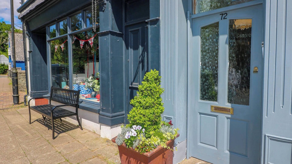 Ystradgynlais Cottage | THE LOFT, pet friendly in Ystradgynlais