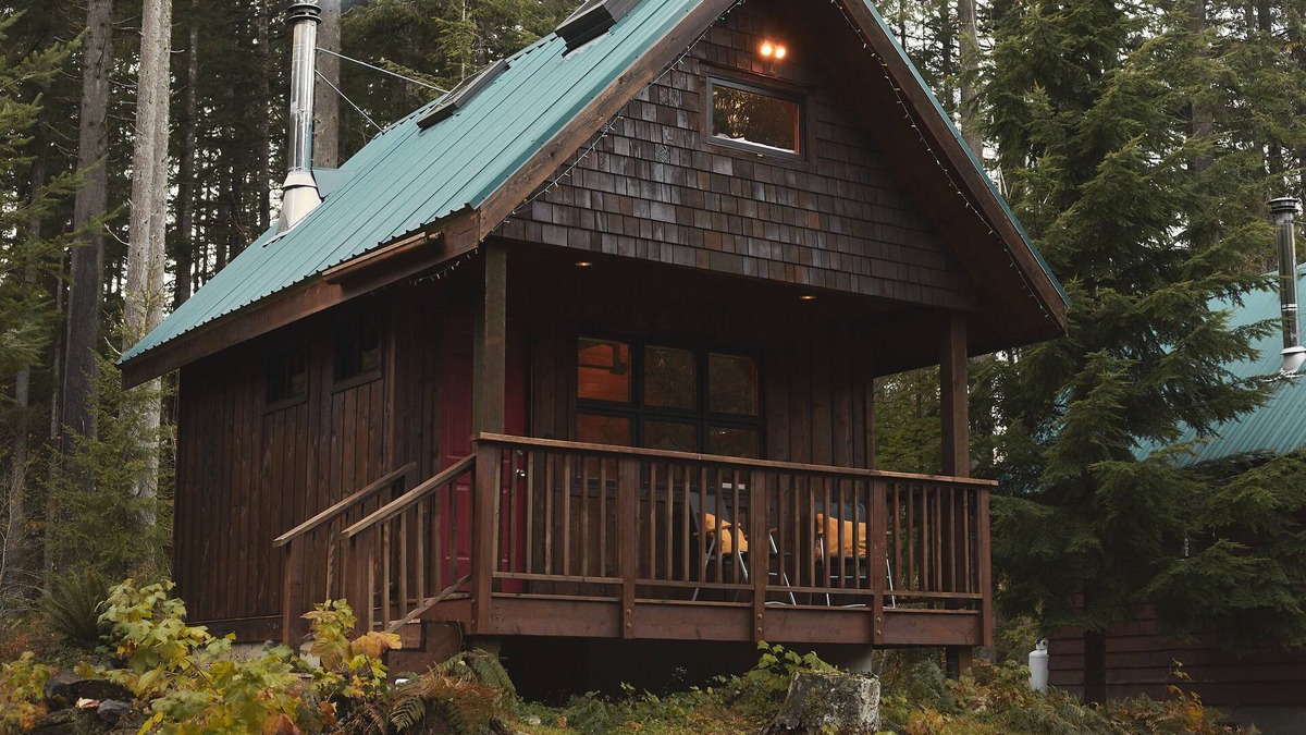 Skykomish Cabin | The Loft @ SkyCamp: Romantic Cabin near Stevens Pass, fit for two