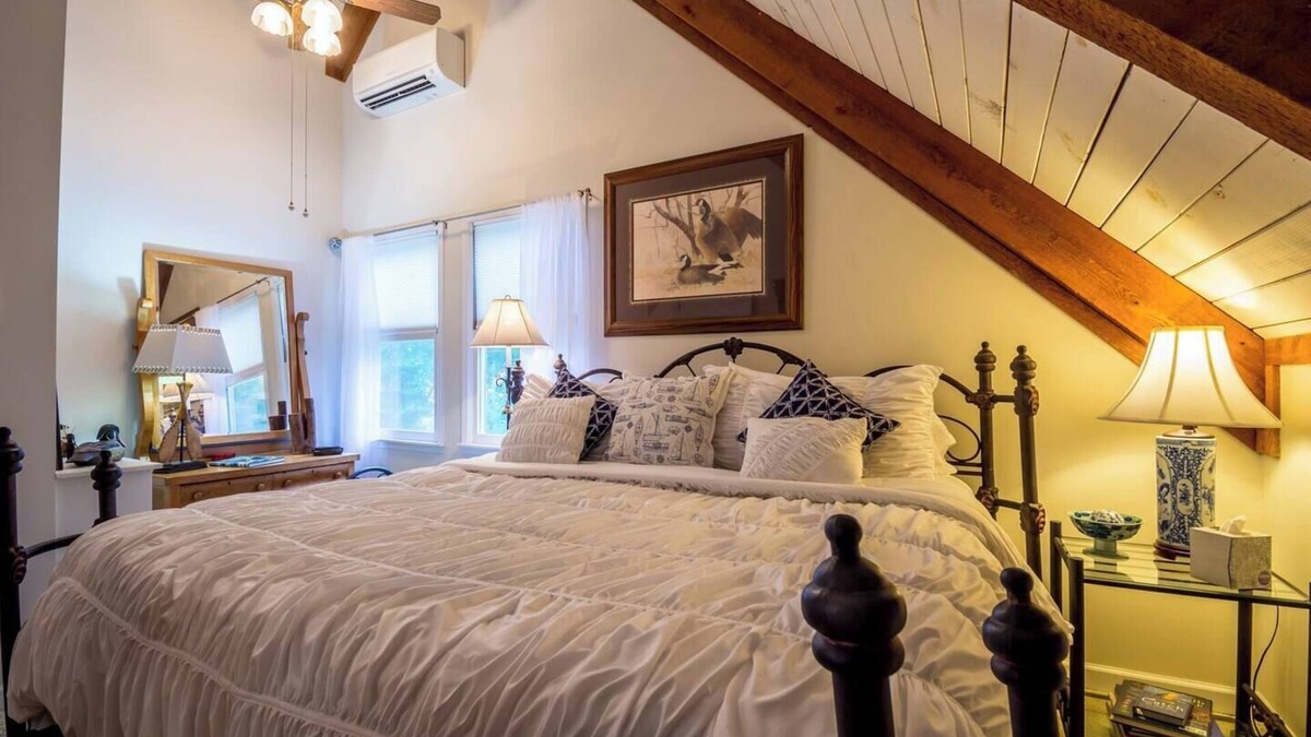 Arley Apartment | The Loft Suite at beautiful Smith Lake, Alabama