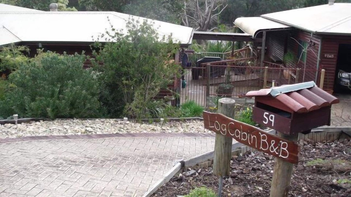 Pemberton Bed & Breakfast | The Log Cabin - Red Robin