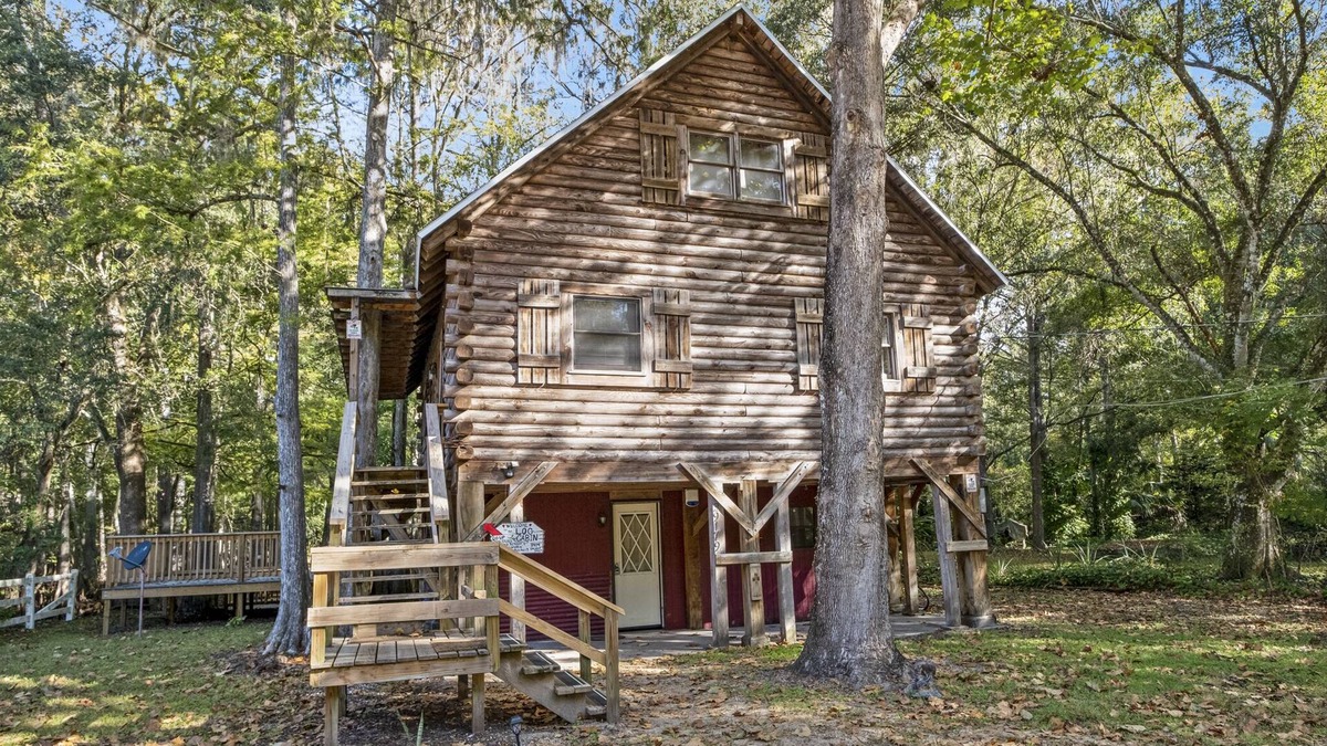 Nobleton House | The Log Cabin