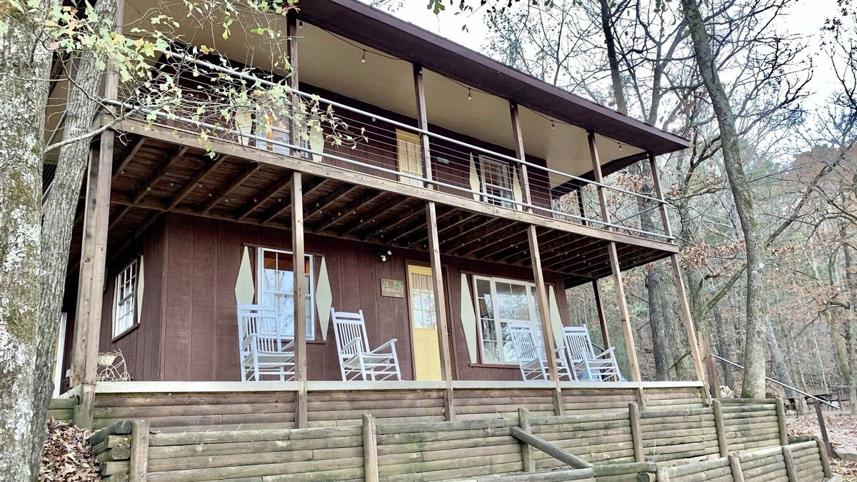 Alix House | The Loggerhead Cabin and Shell Shack hangout at Turtle Cove Cabins