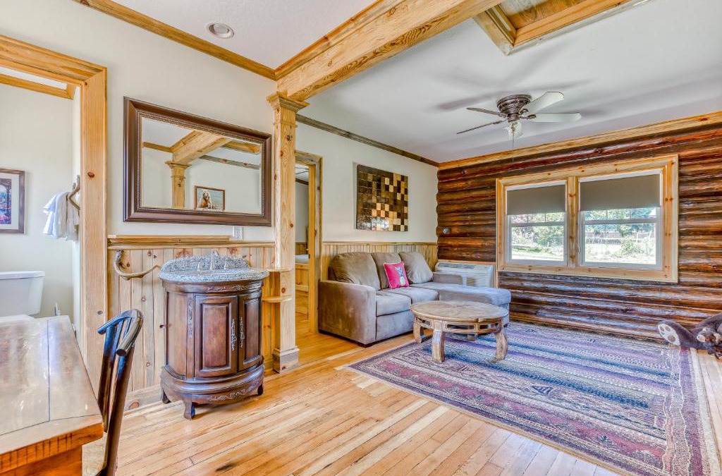 White Salmon House | The Logs Bear Cave