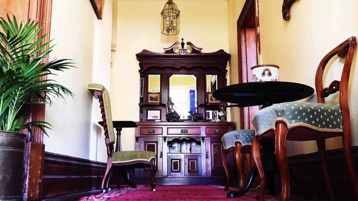 Beeac House | The London Bank At Beeac Built In 1888 Historical Cottage w/fireplace