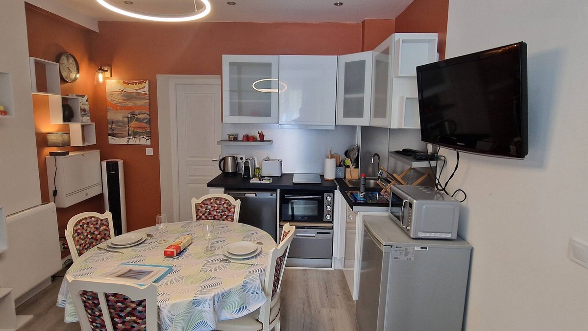 Trouville-sur-Mer Apartment | The London house, very nice and cosy apartment - 50m from the beach, unbeatable location!