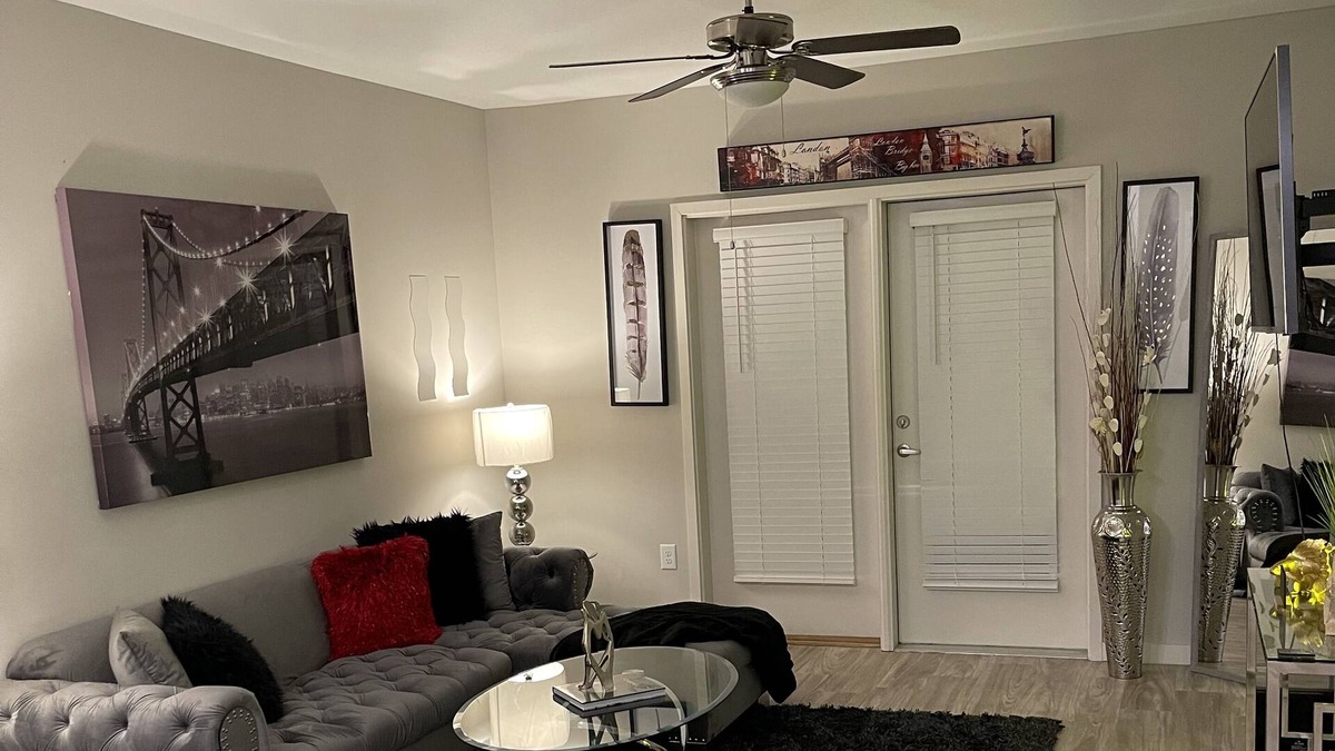 Northlake Apartment | *The London Modern Luxury Rental* ATLANTA/POOL/BALCONY