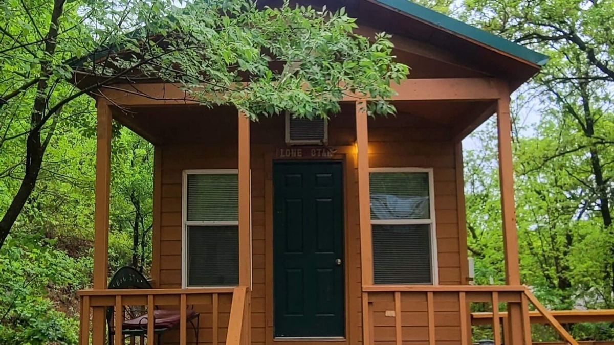 Chico Cabin | The Lonestar at Northside Marina & Resort
