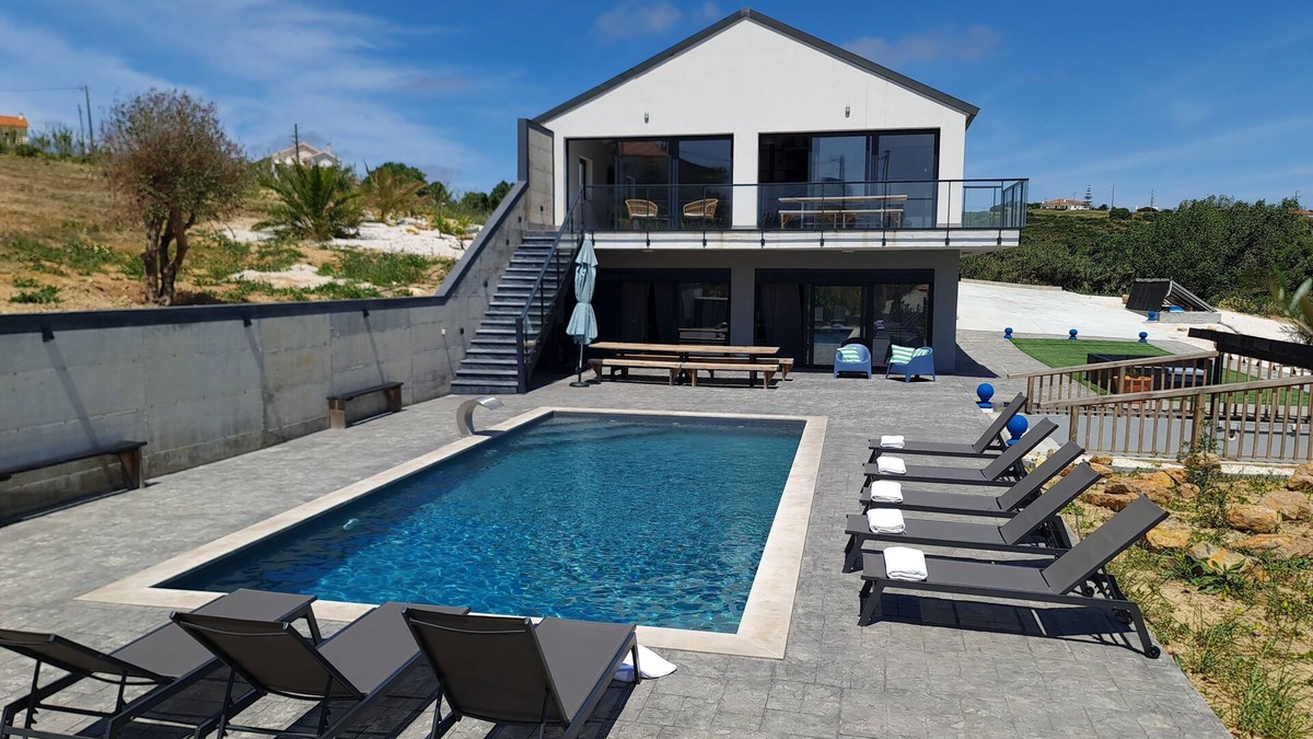 Ericeira Villa | The long Barn Ericeira cascade pool/sunken outdoor lounge, walk to beach (18)