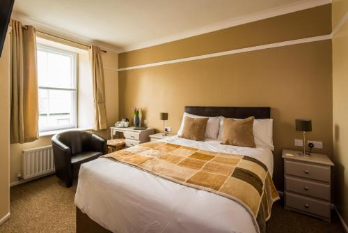 Chysauster Hotel | The Longboat Inn