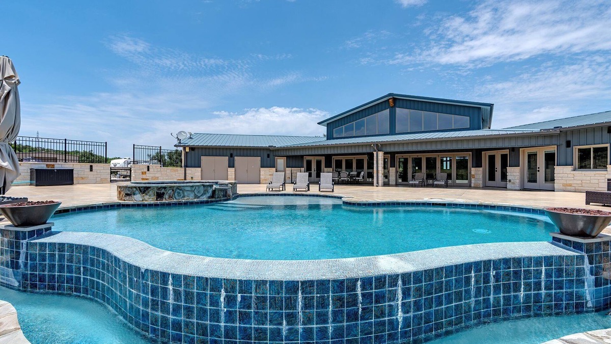 Willow City House | The Longhouse | Heated Pool | Hot Tub