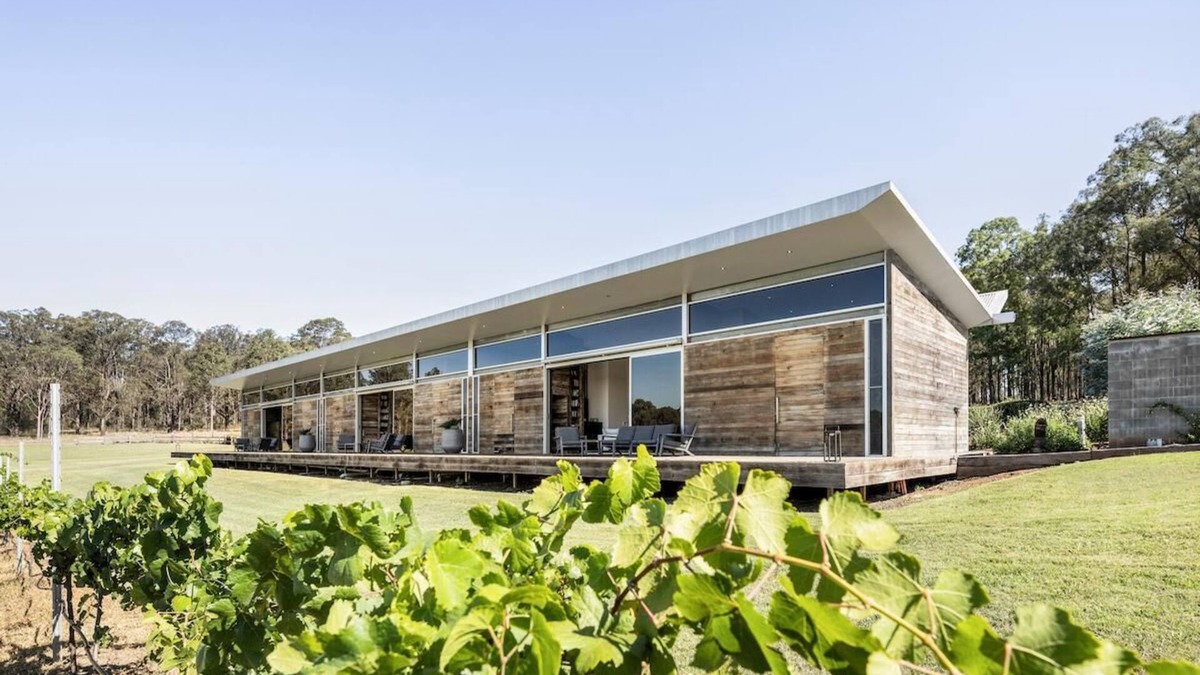 Pokolbin Apartment | The Longhouse - Suite 3 - Iconic Hunter Valley property with 2 en-suite bedrooms and vineyard views