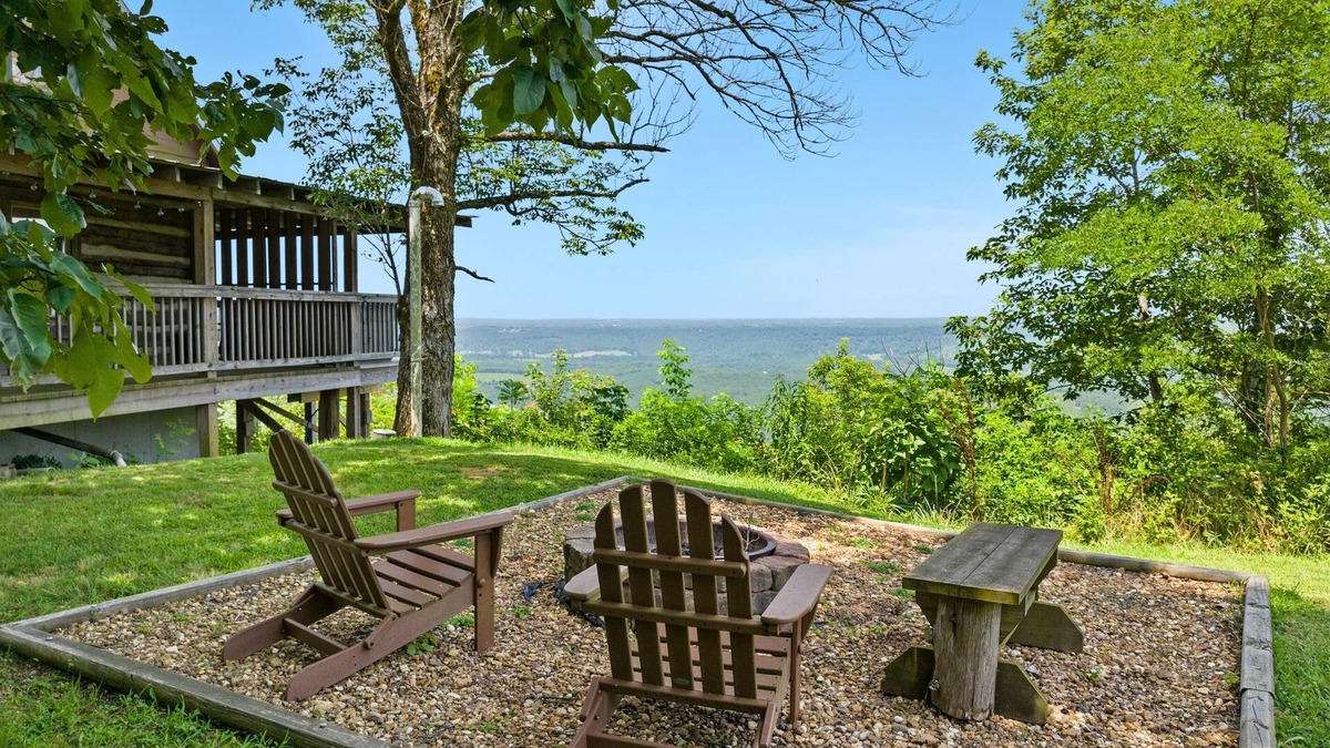 Mentone Cabin | The Lookout at Mentone-log cabin with hot tub & amazing views!