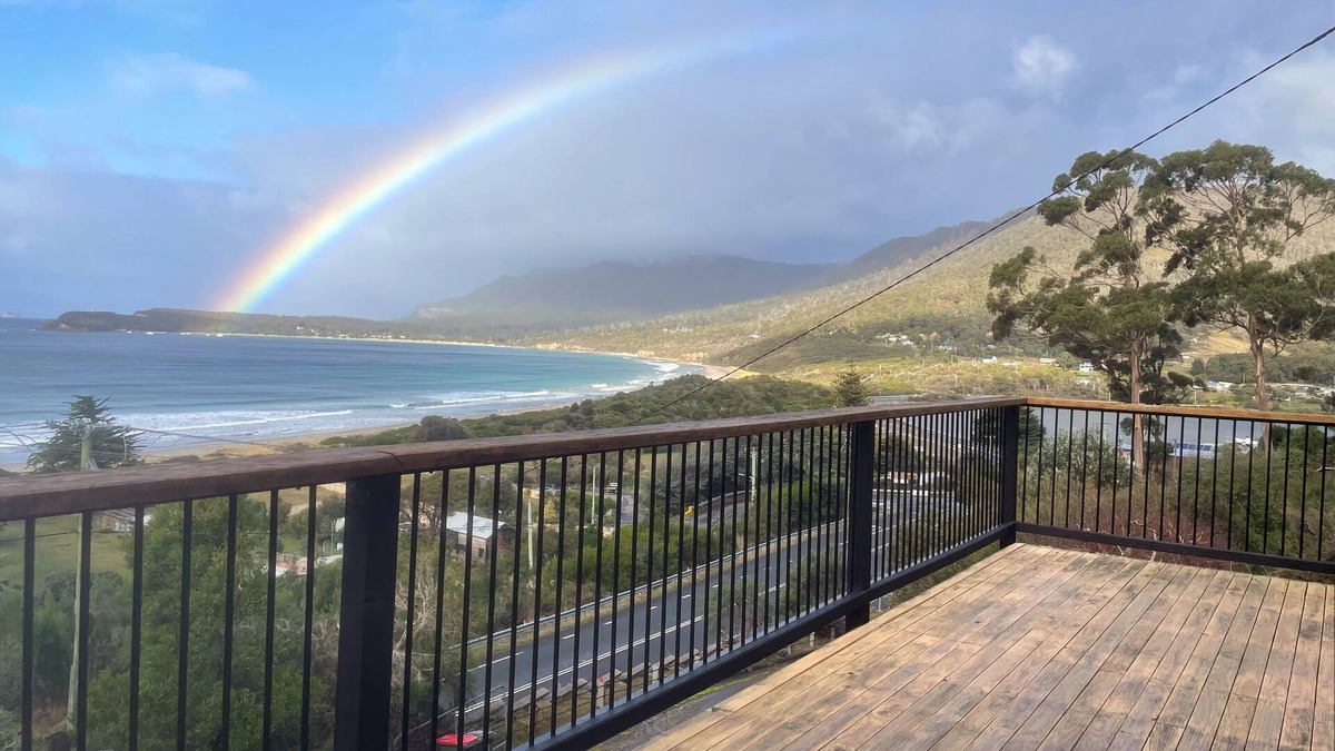 Eaglehawk Neck House | The Lookout at Pirate's Bay. 3BR, 2BA, ocean views, pool table, arcade machine