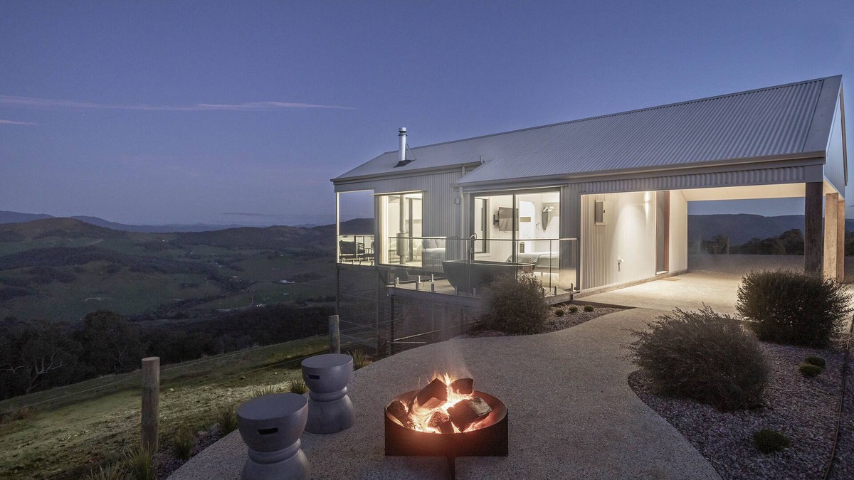 Myrrhee Cabin | The Lookout by Mt Bellevue - Stay at our Vineyard with Views Forever!