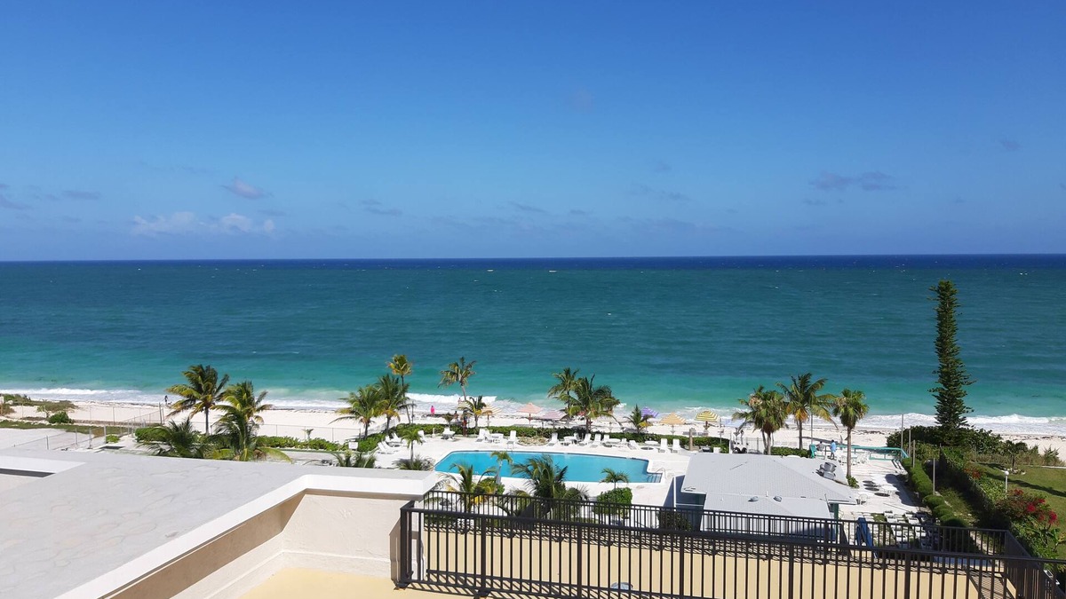 Freeport Apartment | The Lookout - Coral Beach