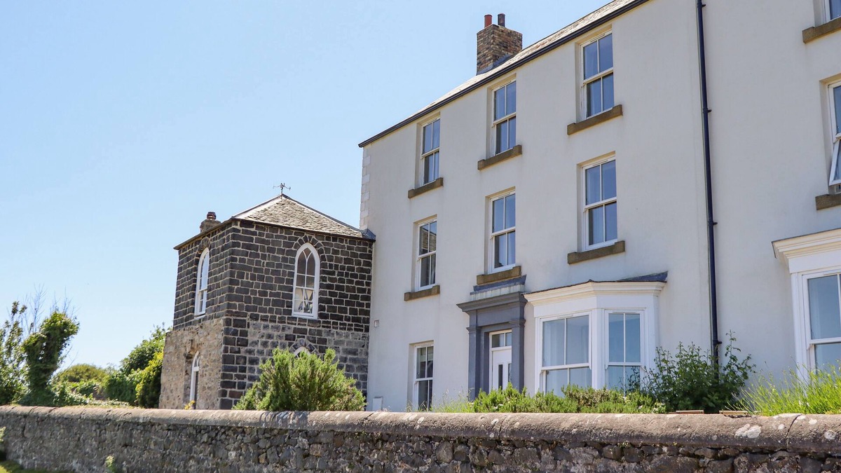 Embleton Apartment | THE LOOKOUT (EMBLETON), family friendly, with open fire in Embleton