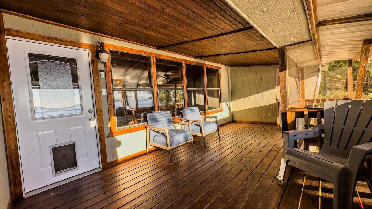 Avinger House | The Lookout Lake House