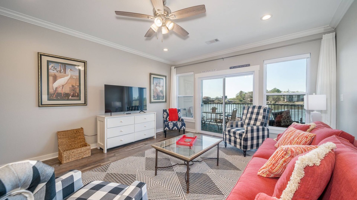 Lake Hamilton House | The Lookout - Lake Views, Swim, Fish, & More!