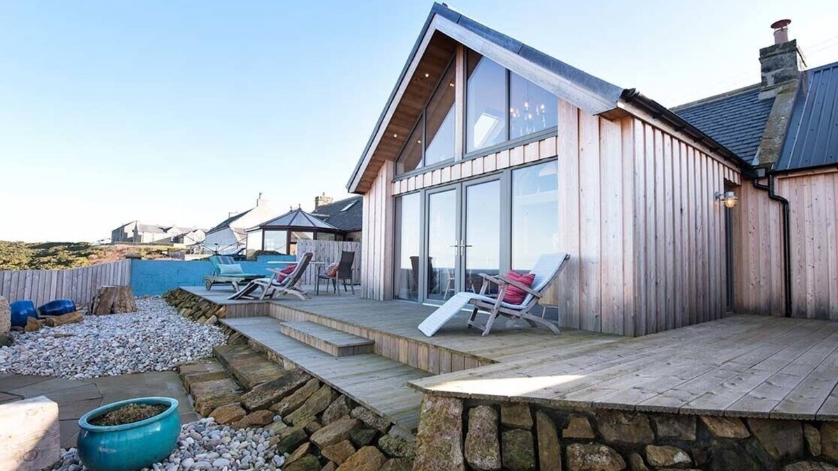 Hopeman Cottage | THE LOOKOUT, pet friendly, with open fire in Hopeman