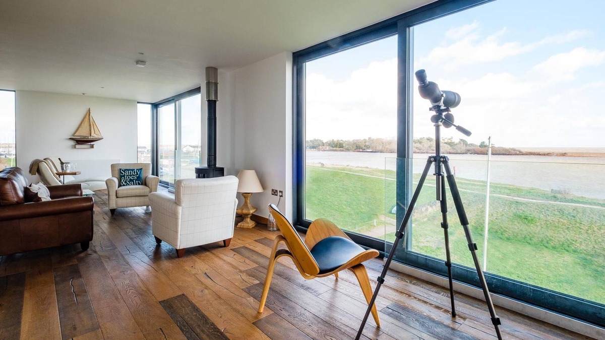 Felixstowe Cottage | The Lookout - sleeps 6 guests in 3 bedrooms