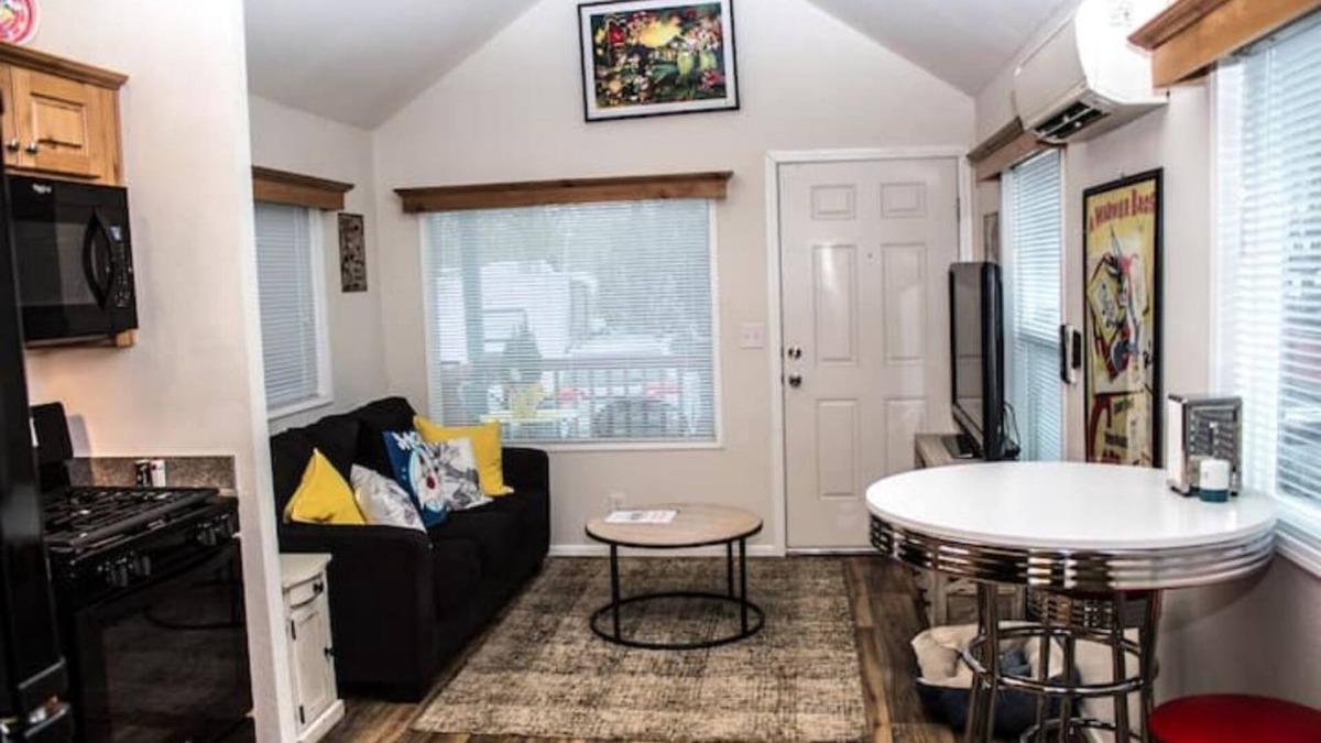 Roseburg Cabin | The Looney Tunes Tiny House