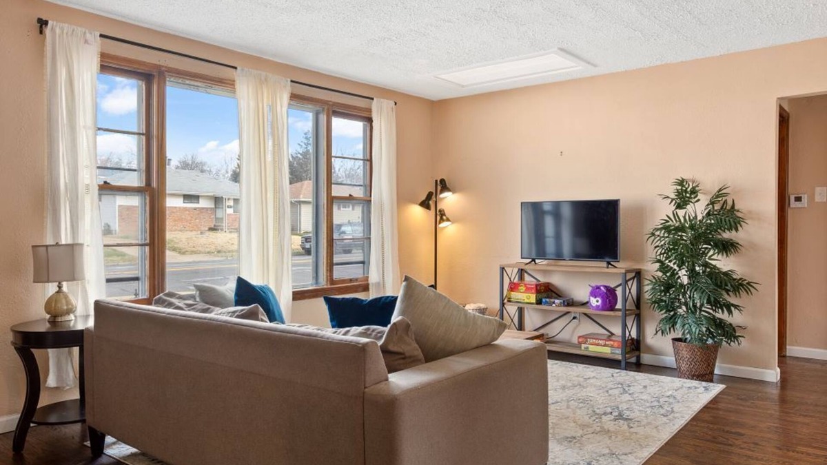 University City House | "The Loop" 10min walk: Restaurants + Bars, Wash U