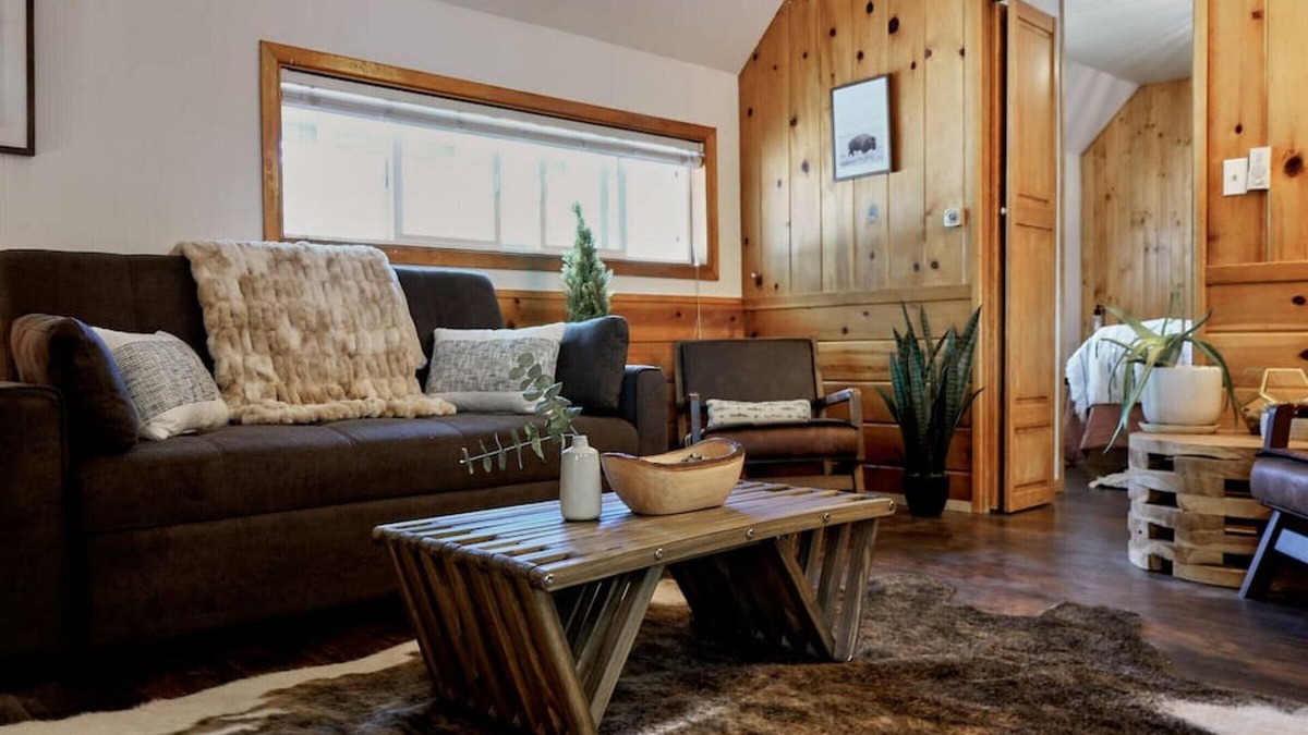 June Lake Hotel | The Loop Two-Bedroom Cabin (Unit 9) at Lake Front Cabins