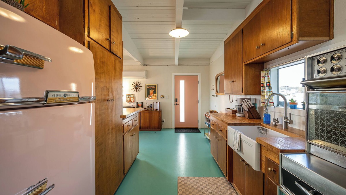 Joshua Tree House | The Lost Flamingo Retro Retreat Pool/Spa/EV/Views!