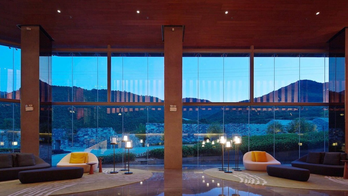 Longyang Hotel | The Lost Stone