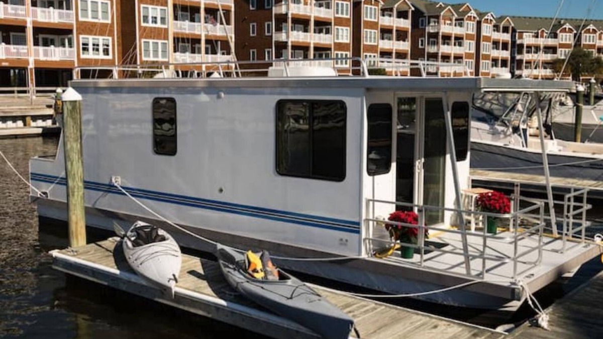 Manteo Boat Rental | The LOVE Boat !