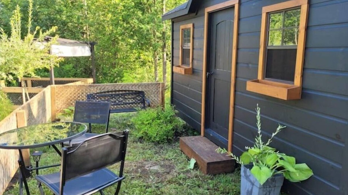 Port McNicoll House | The Love Shack - Glamping Room