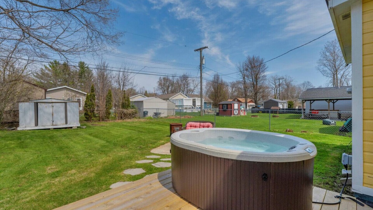 Lexington House | The Love Shack! Hot Tub, Great Couples Get Away!