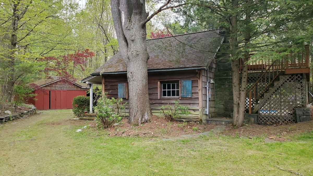 Pleasant Valley Cottage | The Lucky Goat, a quiet country cottage about an hour from NYC, just off the TSP