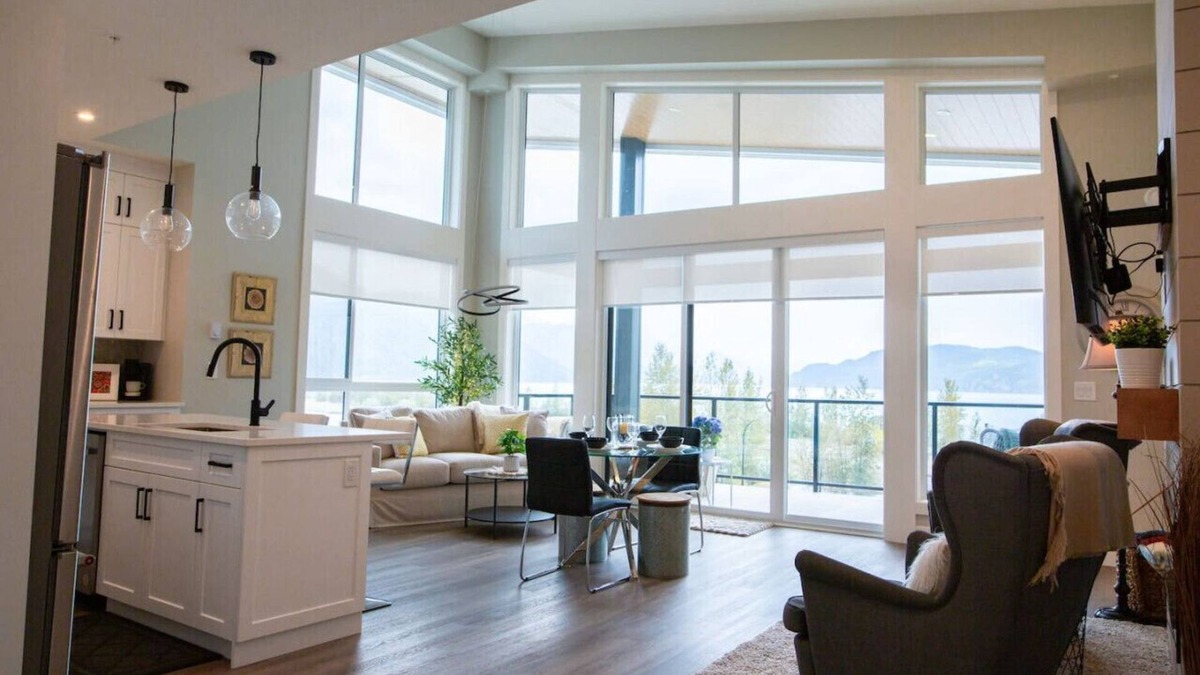 Harrison Hot Springs Condo | The Luna | New Penthouse w Patio, Lake & Mtn Views