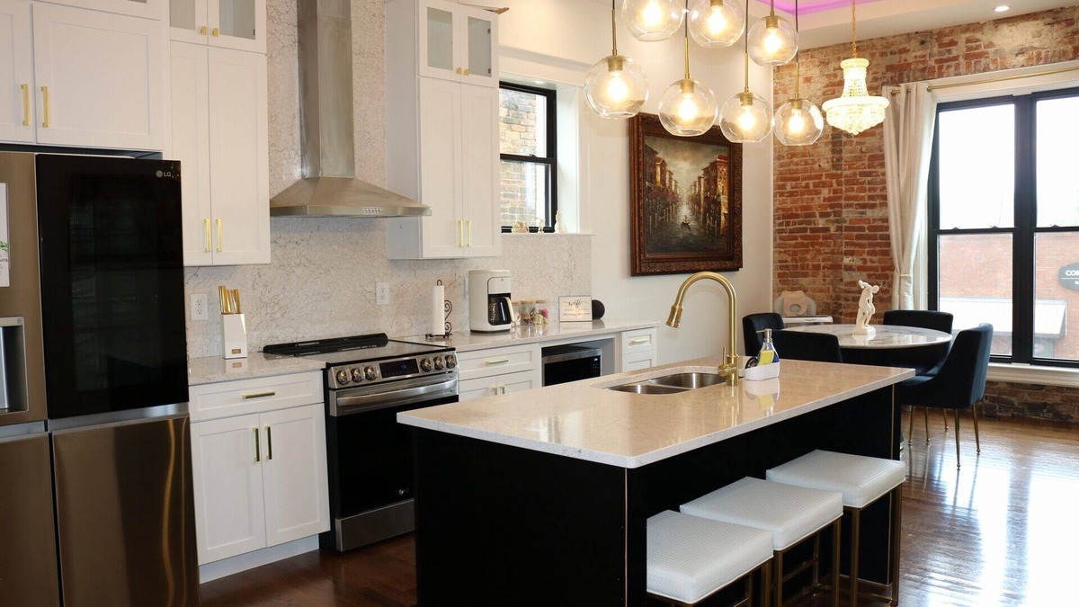Metropolis Apartment | The Luxe High Roller! 2 bed apt in Metropolis near Harrah's Casino! Pet friendly